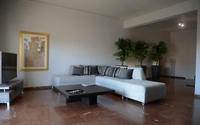 Modern & Classy Central Apartment